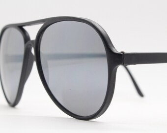 Vintage 80s aviator sunglasses. Black matt frame with silver mirror lenses. Classic men's teardrop sunglasses. 70s aviators. Unused NOS