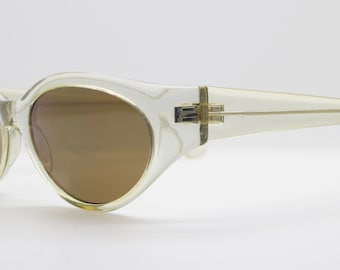 Gafas de sol cateye vintage de los 90. Ojo de gato ovalado envolvente en amarillo transparente con lentes marrones contrastantes. Y2K. NOS no utilizado