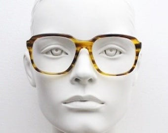Gafas cuadradas vintage Y2K de INDO, fabricadas en España. Montura de vista de carey para hombre con diseño robusto de los años 70. Gafas graduadas.