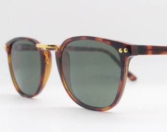 90s vintage sunglasses. Tortoise 50s, 40s style frame with green lenses. BNWT. Mens unused NOS