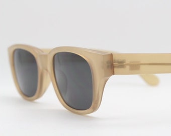 90s vintage cat eye sunglasses. Transparent beige frame cateyes with grey lenses. New wayfarer style cat eye. 50s cateye design. NOS