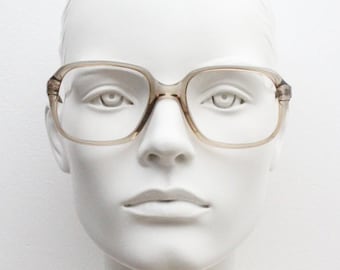60er Jahre Vintage quadratische Brille mit dickem Gestell von Nigura. Transparent braune mittelgroße Korrektionsbrille für Männer. Chunky Optik Brille
