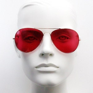 Y2K vintage aviator sunglasses. Deep pink lenses in slim lightweight gold teardrop frame. Rave. Pilot aviators. 70s