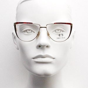 L&#39;Art by Valdottica 80s vintage glasses model 318-068. Flat top red and gold cateye optical frames. Prescription eyeglasses. Unused NOS