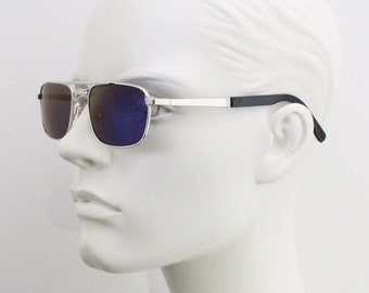 Linda Frow 80er Jahre Vintage Sonnenbrille Modell 479. Rechteckiges Chromgestell mit blauen Spiegelgläsern. Luxe-Galerieprojekte