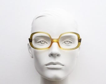 Lunettes de vue carrées à monture épaisse vintage des années 70 Christian Dior, modèle 5174. Monture optique épaisse Optyl ambre transparent. Ordonnance. Lunettes de soleil RX