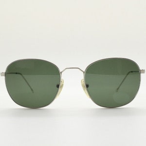 Max 90s vintage small square aviator sunglasses model 1403 made in italy. Slim silver flexible metal wire frame with dark green lenses. NOS