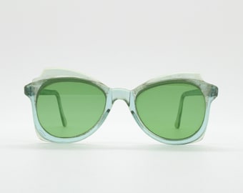 Vintage 40s abstract cat eye sunglasses made in England. Womens exquisite transparent green lucite cateye frame with darker lenses. 50s