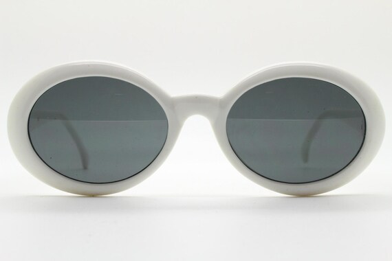 NWT Vintage 80\'s Plastic Lady Fashion Sunglasses (S.White) Amazon.com: Oleitodh 60 Pack Adult White Sunglasses for Men  main image 4