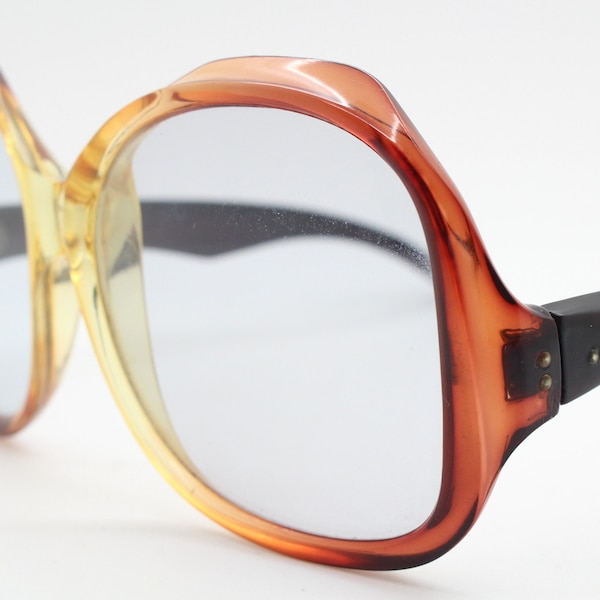 70er Jahre Vintage Damen oversized runde Sonnenbrille. Charismatischer brauner cognac bis gelber lichttransparenter Rahmen mit extra leichtem Objektivton