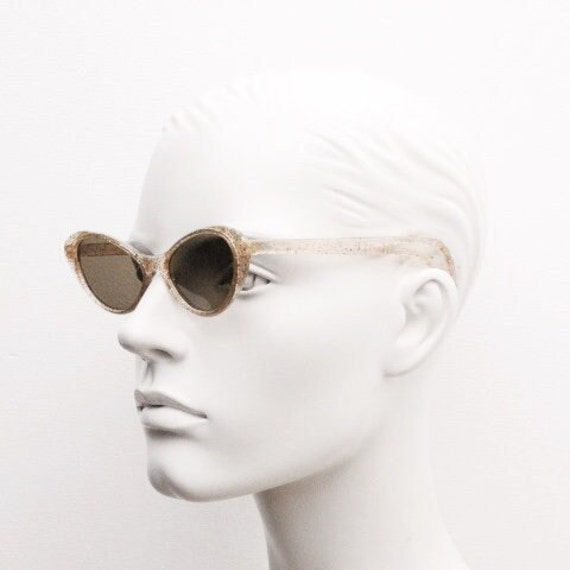 Dazzling 40s confetti cat eye glitter sunglasses.… - image 8