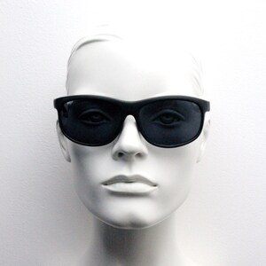 Linda Farrow Vintage-Sonnenbrille Accessoires Sonnenbrillen Retro Brillen 80er in Schwarz-Gold 