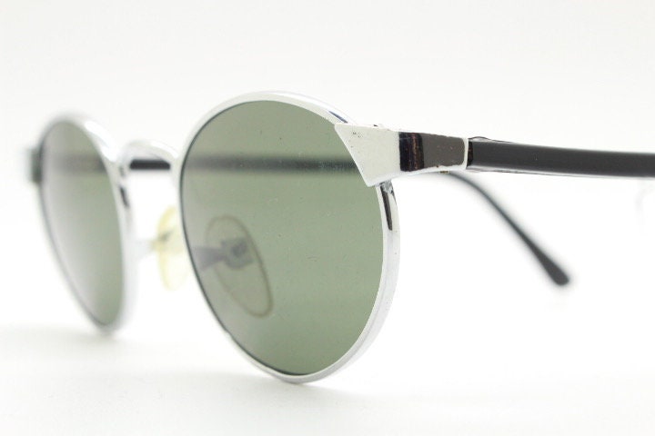 90s Metal Oval Vintage Sunglasses. Bright Chrome Silver  display picture 1