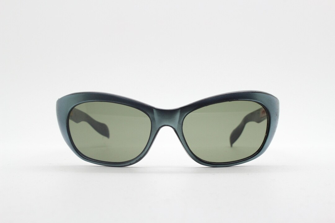 Samco 60s Vintage Oval Cat Eye Sunglasses. Womens Pearl Blue on Black