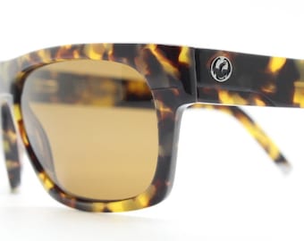 Viceroy thick frame flat top sunglasses made in Japan. Mottled honey brown tortoise acetate frame with fat arms. Wrap around. Vintage NOS