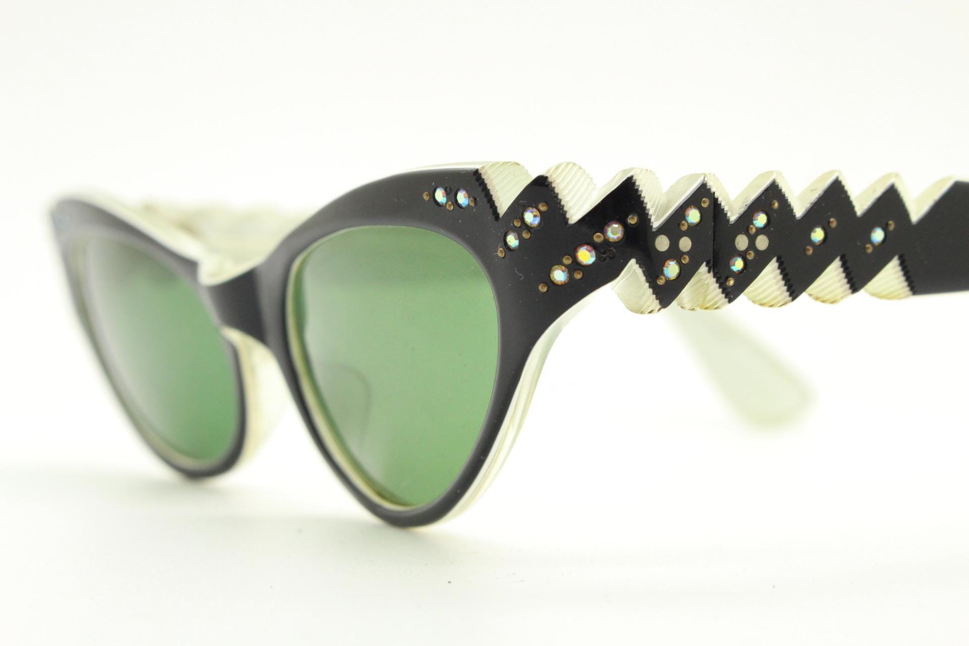 50s Vintage Diamante Cat Eye Sunglasses Made in France  display picture 1