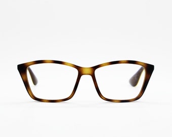 Gafas de sol Ray-Ban con montura de ojo de gato, modelo 7022. Montura de ojo de gato con acabado de goma color carey. Gafas graduadas Ray-Ban. Gafas graduadas.