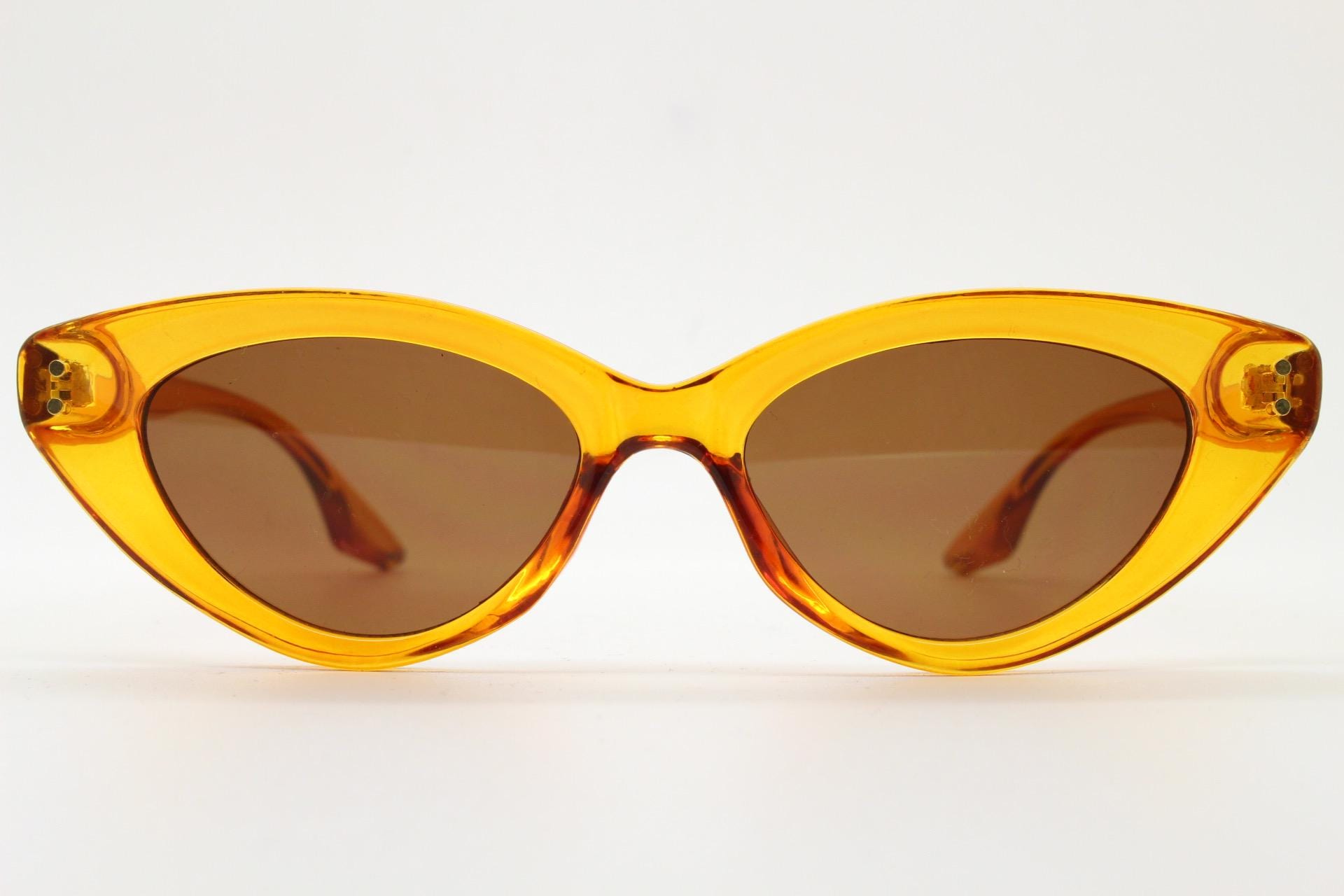 Chic Vintage 90s Oval Cat Eye Polarized Sunglasses for Women, Small/Medium Fit Oval Cat Eye 90s Vintage Sunglasses - Vista – Sunglass Museum main image 3