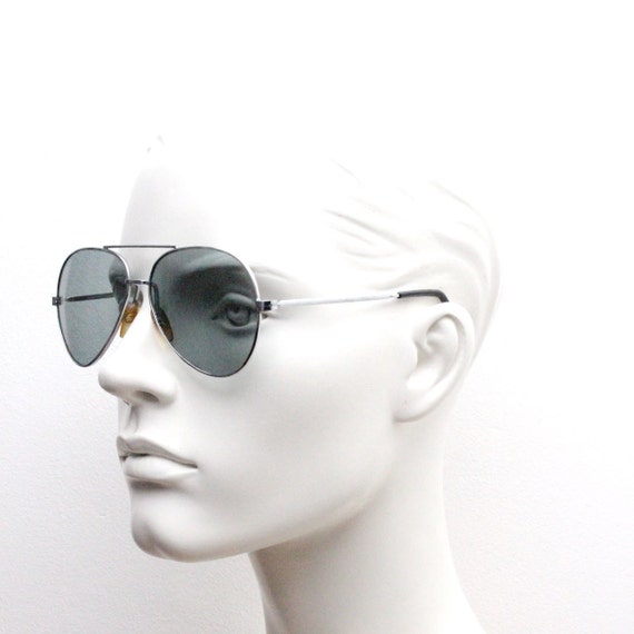 70s Vintage Aviator Sunglasses. Silver Metal Teardrop Frame in