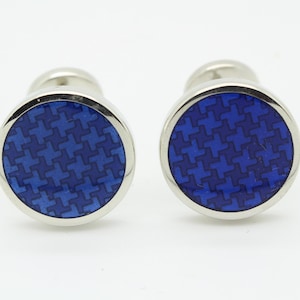Vintage round cuff links made in England. Solid metal construction with navy and blue houndstooth pattern with matching back side disc. NOS