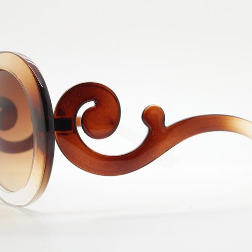 Y2K Vintage Oversized Round Sunglasses. Women display picture 2