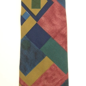 80er Jahre Vintage Seidenkrawatte von Flair in England hergestellt. Abstraktes Muster im Aquarell-Stil in Blau-Beige-Grün- und Rot-Tönen. Herren Krawatte