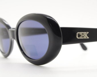 Carolina B.K. Gafas de sol ovaladas vintage de los años 90 fabricadas en Italia. Diseño clásico de todos los tiempos de los años 60 en acetato grueso negro brillante. Nos sin usar