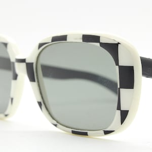 60s vintage big round check sunglasses. Womens era defining oversized futuristic mod monochrome frame with real green glass lenses. 70s