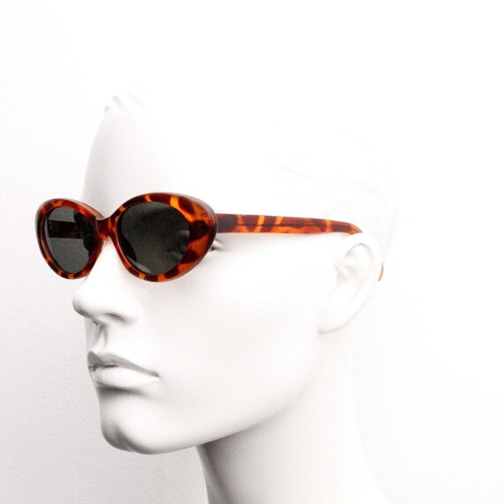 Vibrant amber tortoise matt cat eye frame 90s vintage oval cat eye sunglasses 50s style pin up cateyes Rockabilly NOS