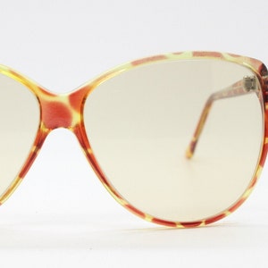 70s vintage oversized cat eye sunglasses. Honey tortoise slim cateye frame with extra light tone brown glass lenses. 80s. Unused NOS