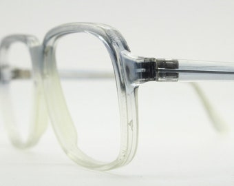 Gafas cuadradas vintage de los años 70 en color gris a cristal descolorido. Monturas ópticas de acetato grueso de tamaño mediano para hombre. Anteojos recetados. aviador rx