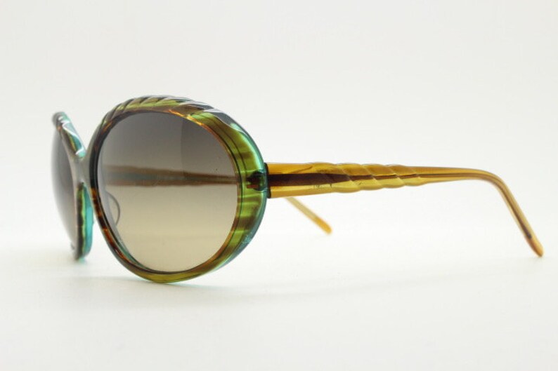 Christian Roth 90s vintage sunglasses model 14276 KH. Brown / green acetate 60s design bug eye with barley twist brow and graduating lenses image 4