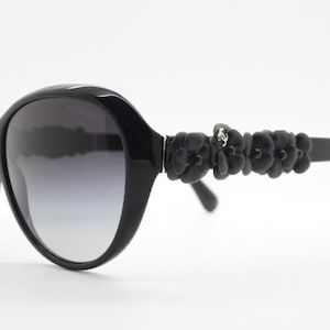 Chanel vintage round sunglasses model 5316 made in Italy. Womens large black acetate frame with exquisite real leather flowers on the arms