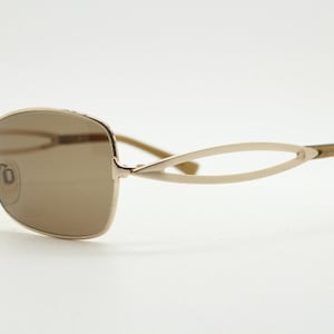 Wimbledon brand vintage sunglasses made by Rodenstock model 9817. Gold chrome metal frame with unusual satin arms and brown lenses. 90s NOS