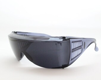 Farrows by Linda Farrow vintage 80's black visor sunglasses model 306. Wrap around shield with side gills. Luxe gallery projects. Mini mask