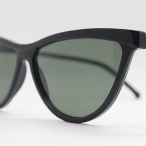 90s vintage cat eye sunglasses. Sharp angled slender black cateye 50s style frame with green lenses. NOS cateyes