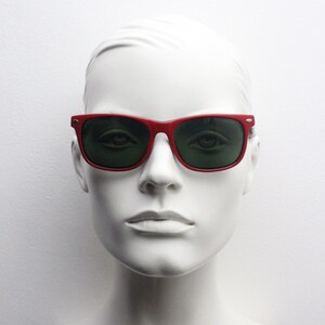 Ray Ban New Wayfarer sunglasses model 2132 made in Italy. Classic Rayban original design in red acetate with green G-15 lenses image 4