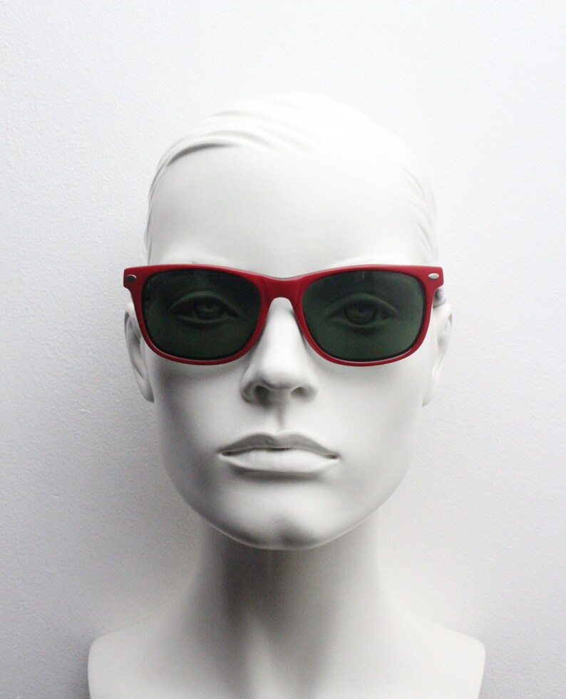 Ray Ban New Wayfarer sunglasses model 2132 made in Italy. Classic Rayban original design in red acetate with green G-15 lenses image 4