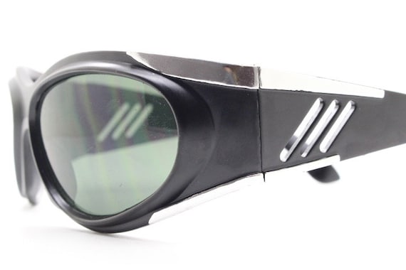 2000s Vintage Futuristic Wrap Around Goggle Sunglasses. Dynamic
