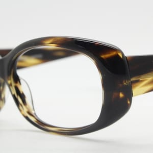 Oliver Peoples eye glasses model OV 5048 Phoebe made in Japan.Y2k vintage curved tortoise optical frames. RX eyeglasses. 2000s spectacles