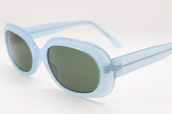Vintage Sunglasses 1960s Light Mint Blue Oval Plastic Sunglasses Polaroid Polaroid Cat Eye Original Vintage Sunglasses for sale | eBay main image 2