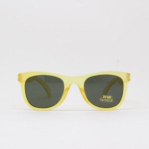 Dziecięce okulary przeciwsłoneczne vintage z lat 80. Dziecięce transparentne, matowe żółte wayfarery z lat 40. z zielonymi soczewkami. Nieużywane NOS. Pełna ochrona UV