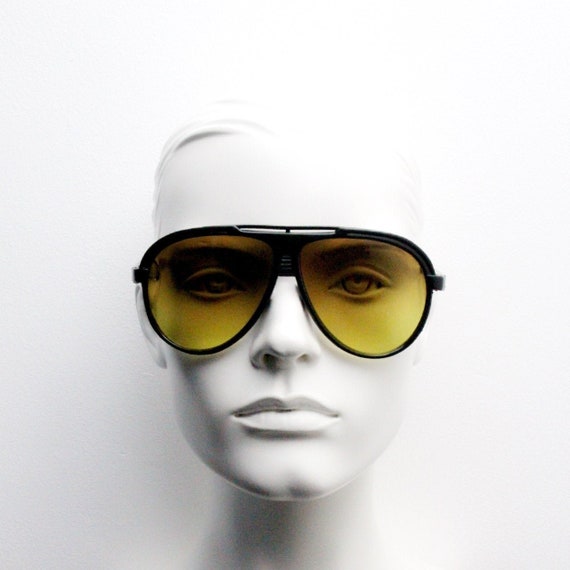 Vintage 70s Aviator Sunglasses. Black Frame With Sizzling 