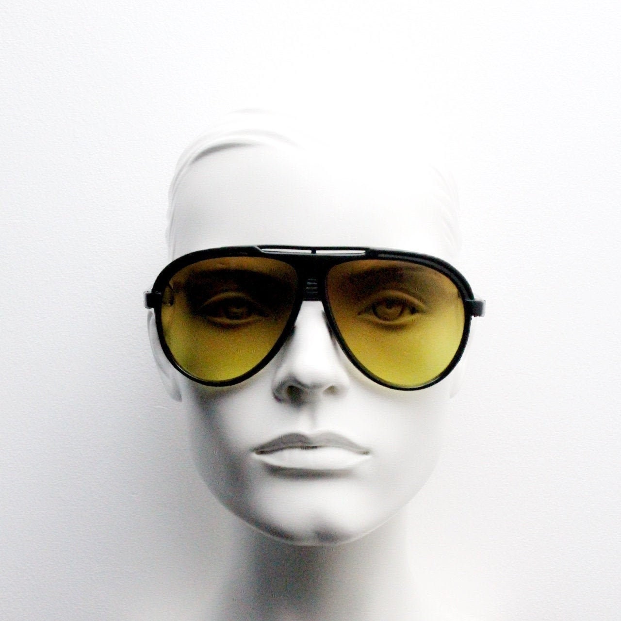 IKUVNA Vintage Aviator Sunglasses for Women Men 70s Glasses Retro Oversized  Yellow Lens Shades, Yellow, Large