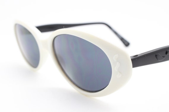 Funky Black & White Cat Eye Oval Shaped Sunglasses w Dark Grey Lens Funky Black & White Cat Eye Oval Shaped Sunglasses w Dark  main image 3