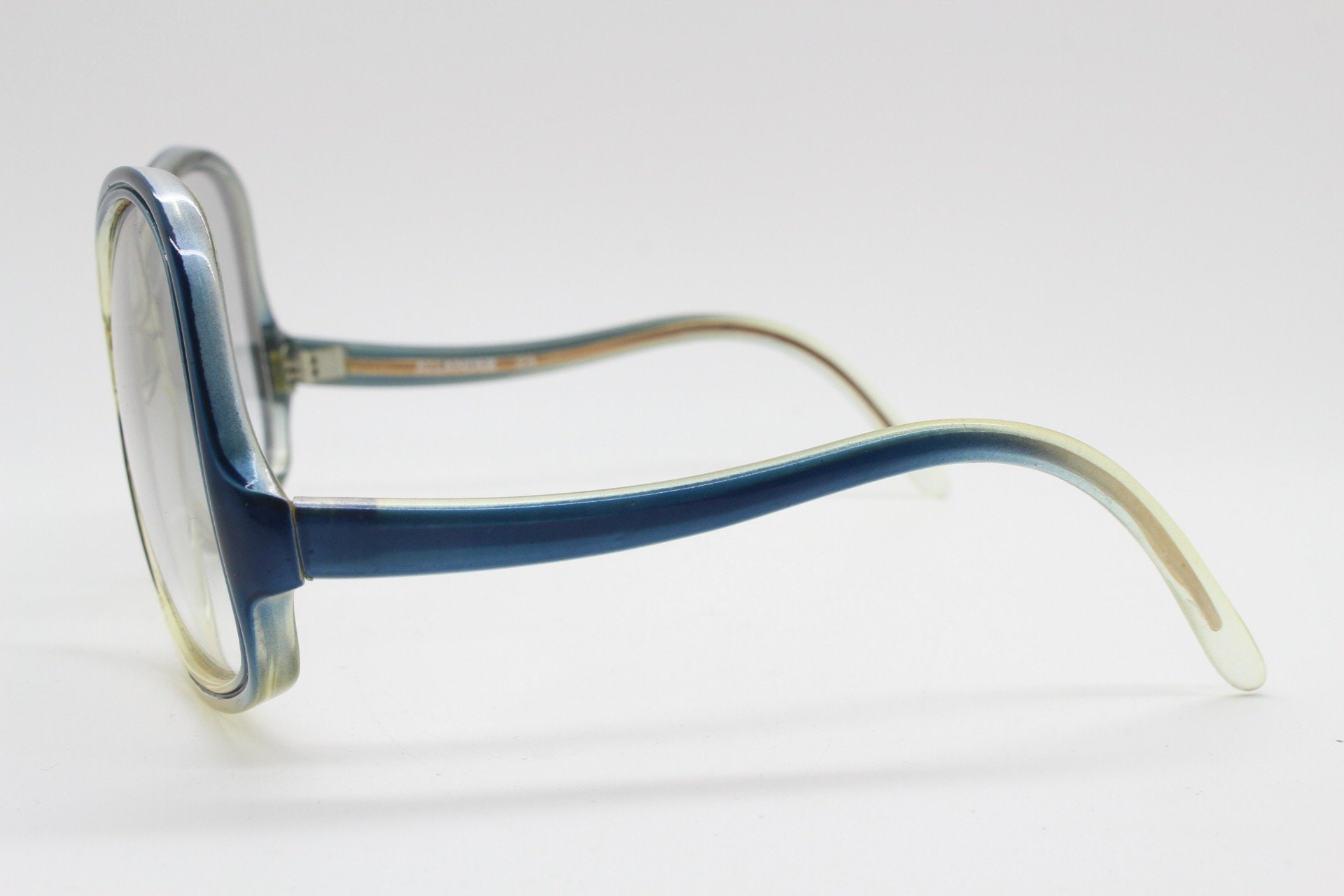 Jaren '70 vintage upside down zonnebrillen van Allander gemaakt in Frankrijk Dames blauw Accessoires Zonnebrillen & Eyewear Zonnebrillen kristal vervaging oversized frame met licht getinte echte glazen lenzen 