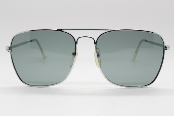 Linda Farrow vintage 80s aviator sunglasses model… - image 2