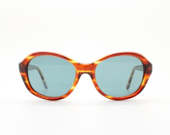 60s medium sized round vintage sunglasses. Mottled honey brown acetate frame with luxury green glass lenses. Mens mod Thomas Crown. NOS