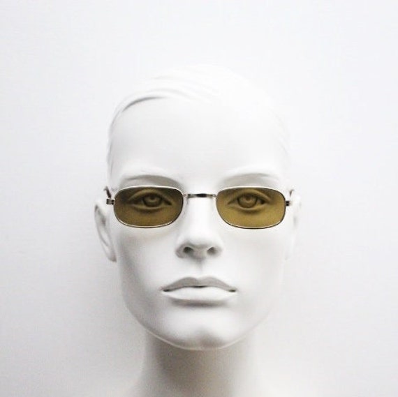 リンダ・ファローの80年代ヴィンテージサングラス、モデル479。長方形