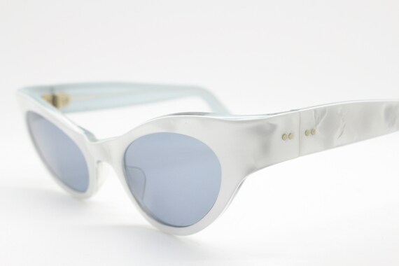 50s vintage curved cat eye sunglasses. Charismatic